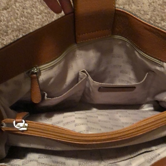 Michael Kors Hamilton Leather Tote - Picture 5 of 8